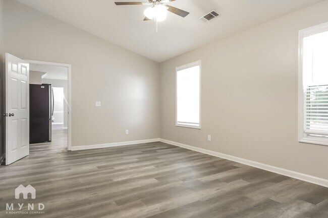 Foto del edificio - 7138 Lone Oak Trce