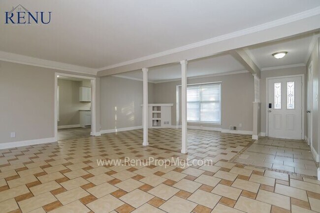 Building Photo - Available NOW! Unique 3 Bedroom 2.5 Bath h...