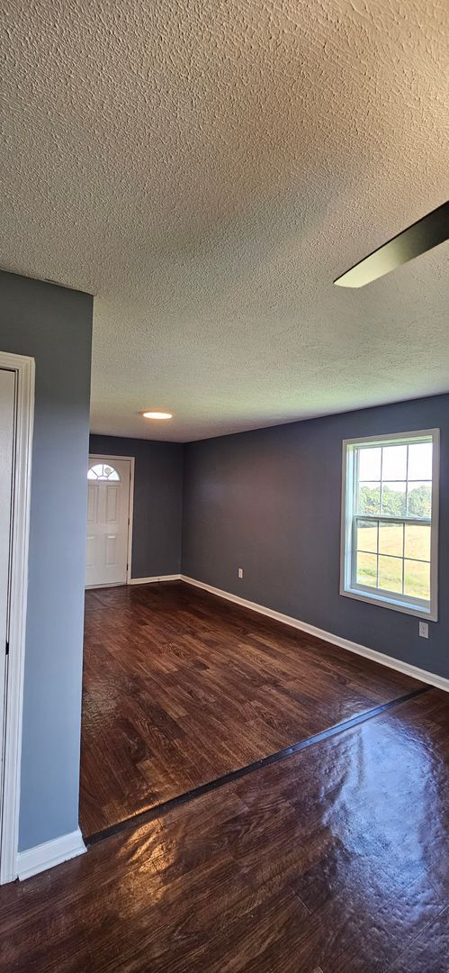 Building Photo - Spacious Home for Rent!
