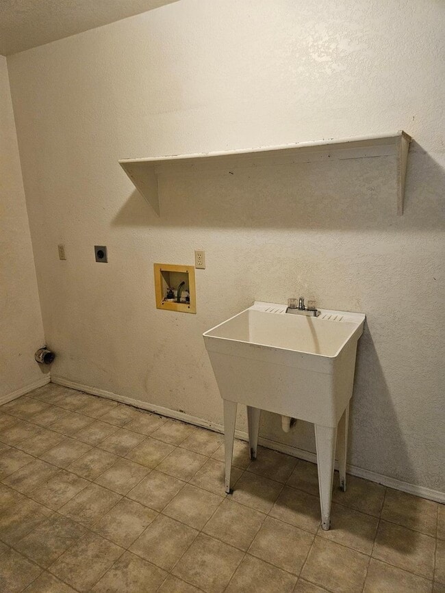 Foto del edificio - 1458 N Acacia Rd