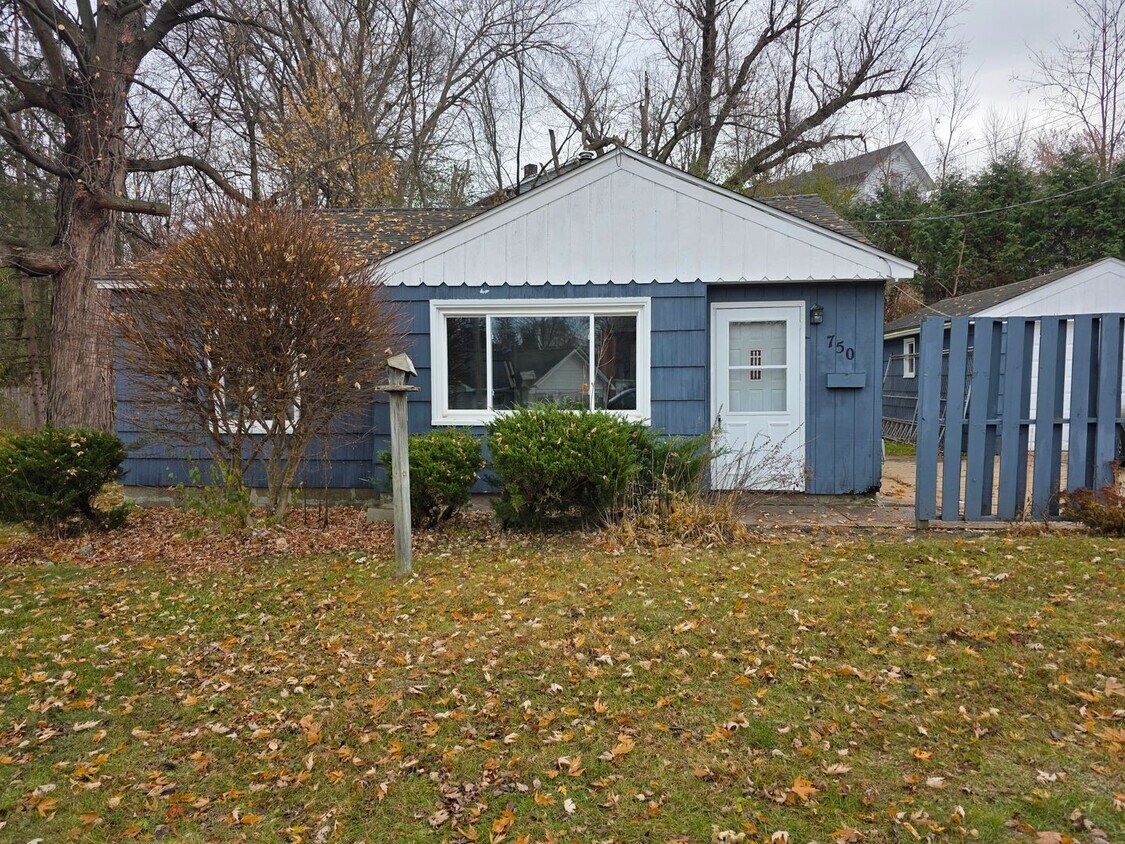 Foto principal - 2 Bed 1 Bath Single Family Home in Wisconsin Rapids