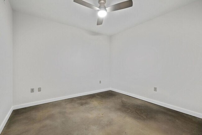 Building Photo - 3100 Banks St