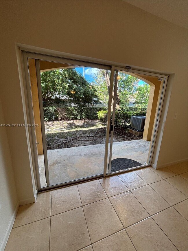 Foto del edificio - 6533 Catalina Ln