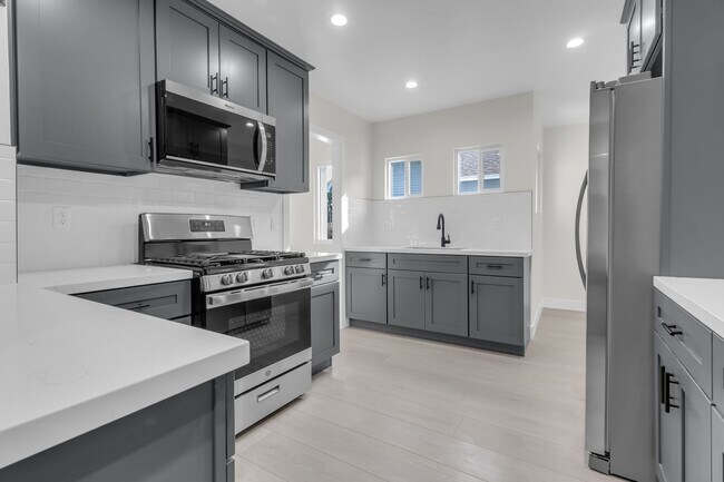 Building Photo - 4059 Denker Ave