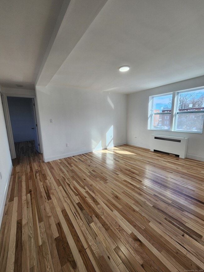 Building Photo - 930 Wethersfield Ave