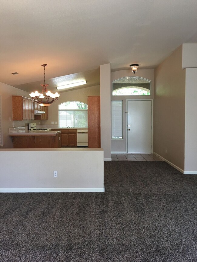 Foto del edificio - 4 bedroom with a nice floor plan, close to Figarden Elementary School. A spacious Granville home ...