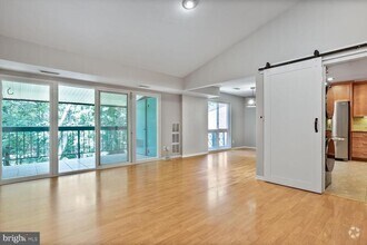Building Photo - 11820 Breton Ct
