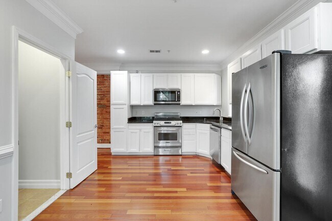 Foto del edificio - Modern & Spacious Rental in the Heart of Washington, DC!