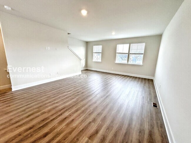 Foto del edificio - SPECIAL PROMOTION / Brand New 4 Bed/3.5 Bath Townhome with Garage / Pet-Friendly / Available Now!