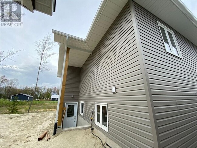Building Photo - 463 King St