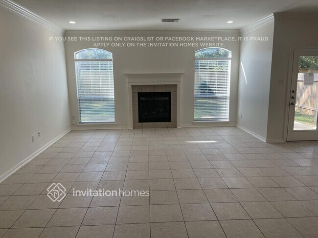Foto del edificio - 15231 Henderson Point Dr