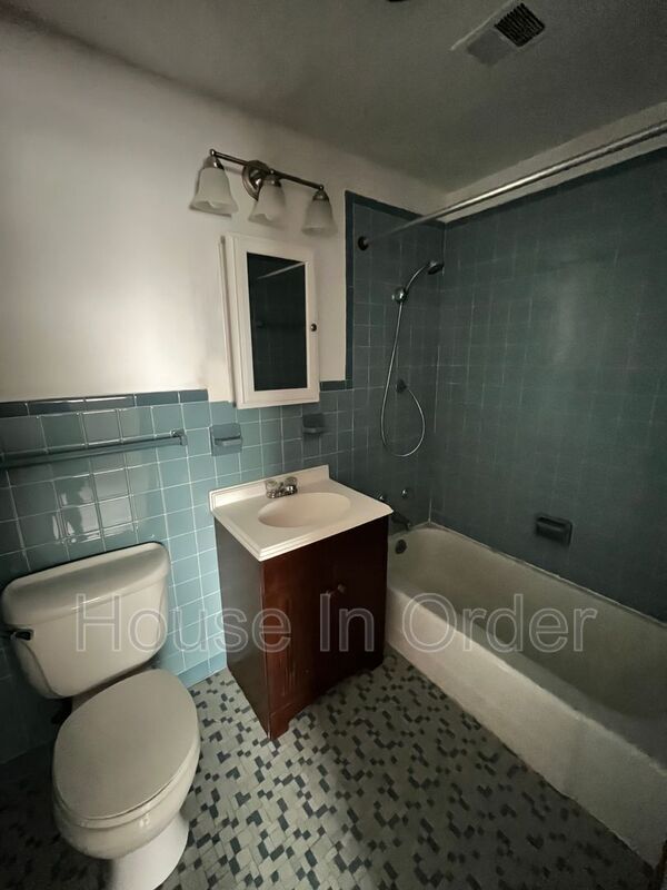 Foto del edificio - 30 Edgemont Rd