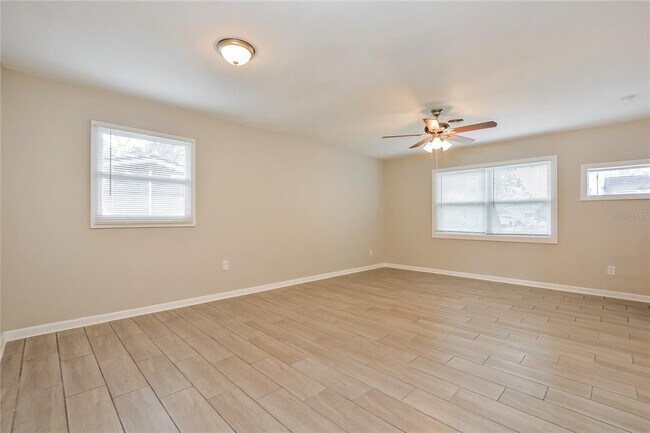 Foto del edificio - 1070 Emerald Dr