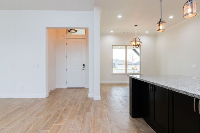 Foto del edificio - Available with our Lease with Purchase Option Program!