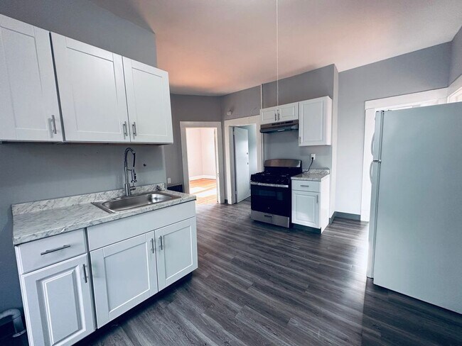 Building Photo - 466 East St