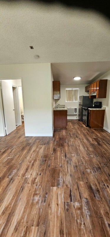Foto del edificio - 7424 Radford Ave
