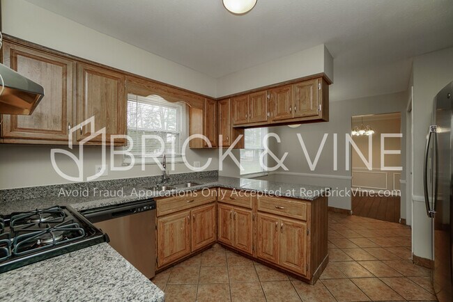 Building Photo - 4972 Woodbriar Place
