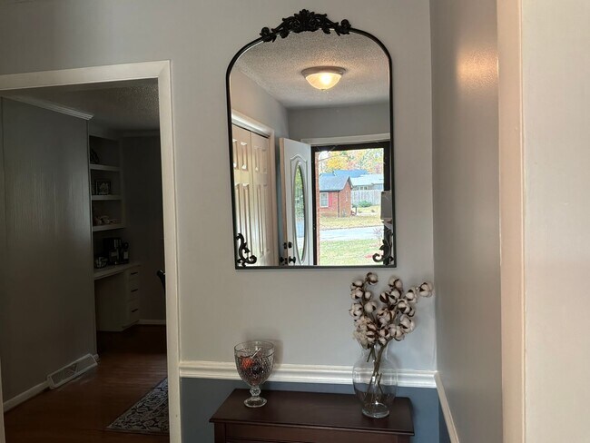 Foto del edificio - Spacious 3-Bed, 2-Bath Home in Lexington, NC