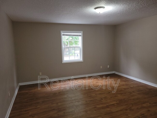 Foto del edificio - 342 E Maple St