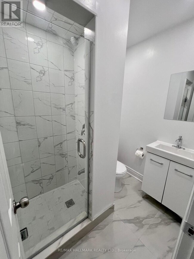 Building Photo - 454 Bloor St W