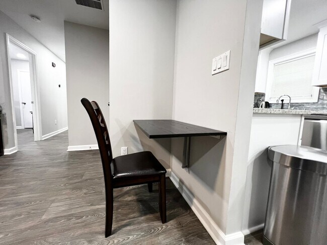 Building Photo - 5569 Pine Gate Dr