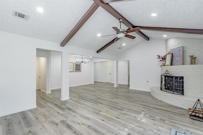 Foto del edificio - 24419 Red Deer Dr