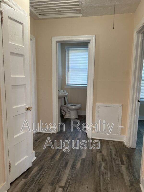 Building Photo - 2108 Shirley Ave