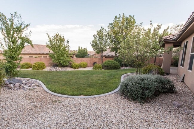 Building Photo - Custom 3 Bedroom Single-Family Home in Pri...