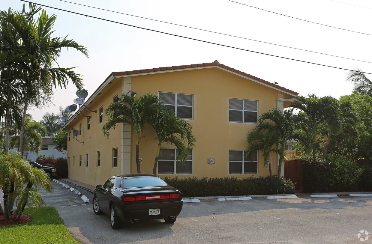 Foto del edificio - 811 NE 14th Pl