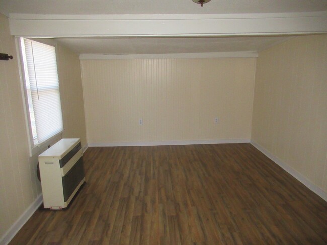 Building Photo - One Bedroom in Lincolnton