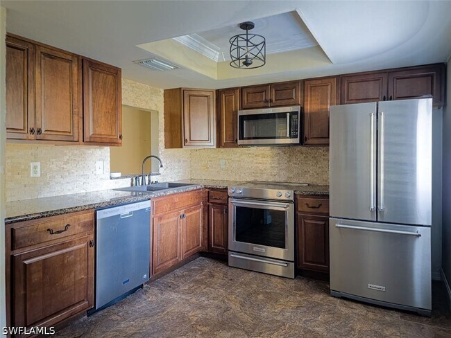 Foto del edificio - 7631 Piping Rock Ct