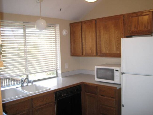 Building Photo - 403 - Peaceful Neighborhood, 3BD / 2.0BA