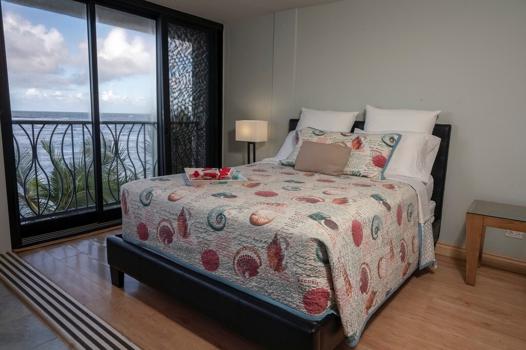 Primary Photo - BEACH FRONT 2/2/1pkg, furnished condo on Waialua's O'ahu's North Shore