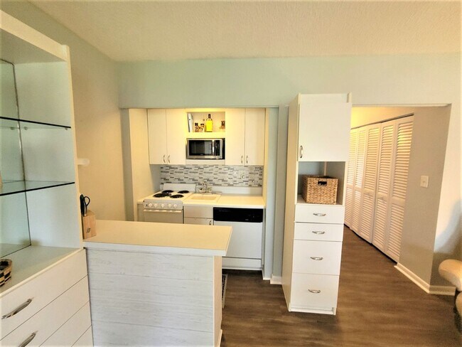 Building Photo - Renovated Efficiency Unit at Aquarius of M...