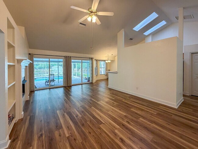 Foto del edificio - 4BR/2BA POOL home in NW Gainesville!