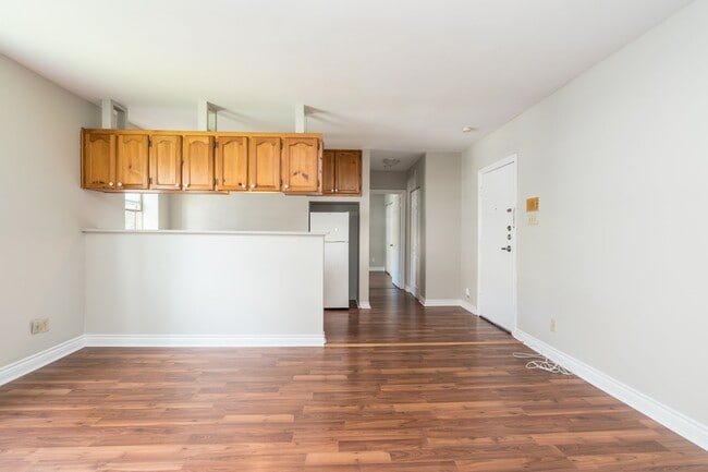 Building Photo - 81 Isabella St