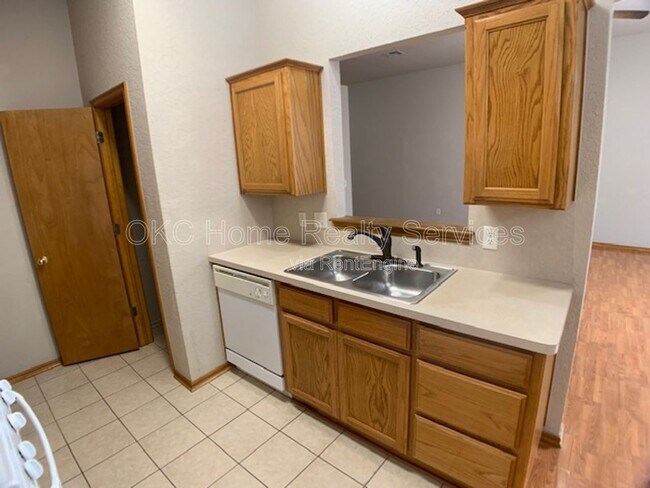 Foto del edificio - 16229 Everglade Ln