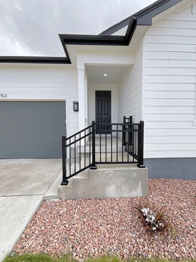 Foto del edificio - 3 Bedroom Home Available Near N Powers Blvd & Dublin Blvd!