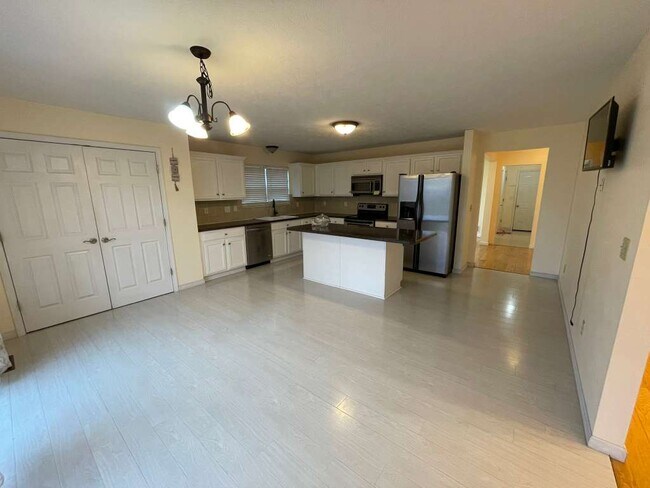 Foto del edificio - 6170 Ravenhill Rd