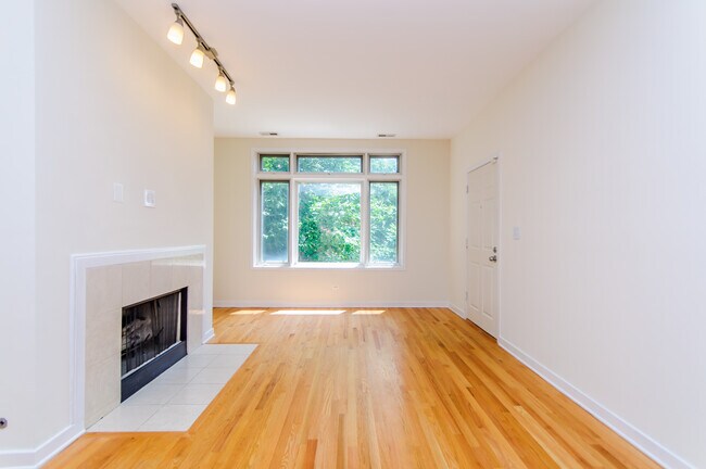 Foto del edificio - 1344 W Grenshaw St