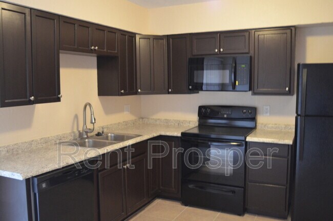 Building Photo - 4021 Woodfern Dr