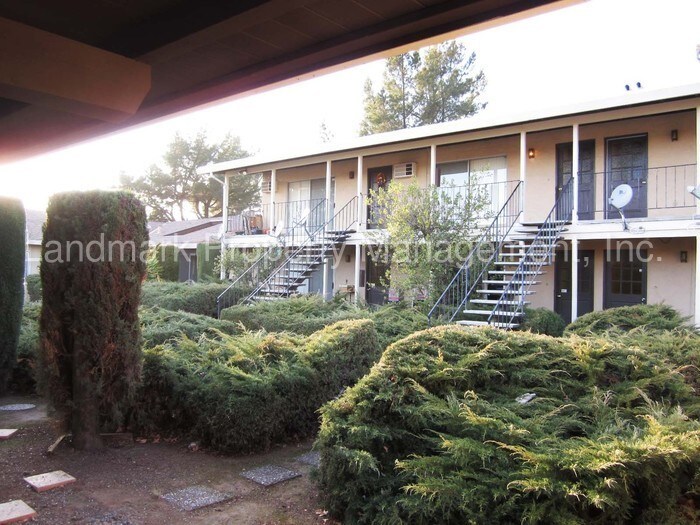 Primary Photo - 15265 La Alameda Dr