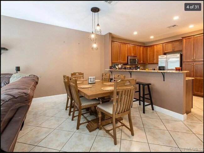 Foto del edificio - 7782 Paddock Pl