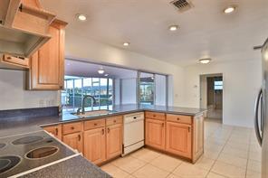 Building Photo - 6422 Lake Sunrise Dr