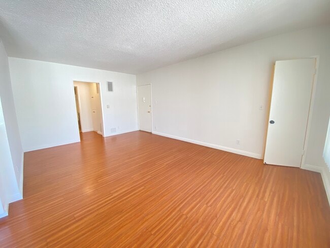 Building Photo - 3755 Mentone Ave