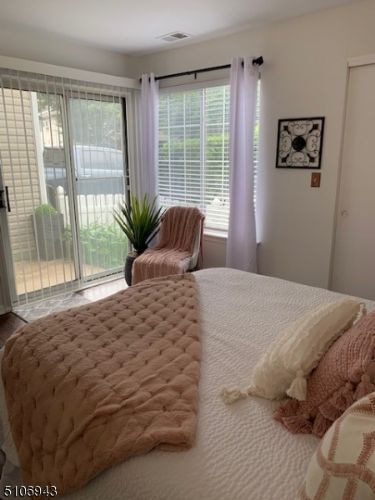 Foto del edificio - 65 Encampment Dr