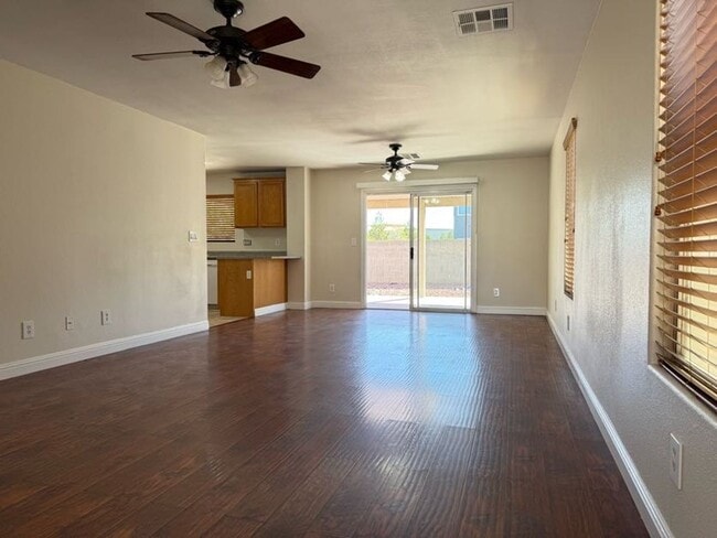 Building Photo - 4 Bedrooms, Den, and Loft