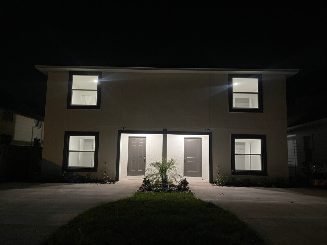 Foto principal - 227 Avenue A NE