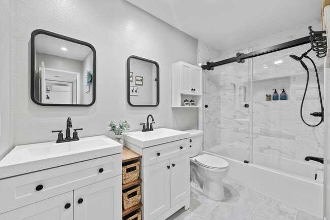 Building Photo - beautifully upgraded 2-bedroom, 1-bath condo in the highly desirable Bench Mark Villas Community