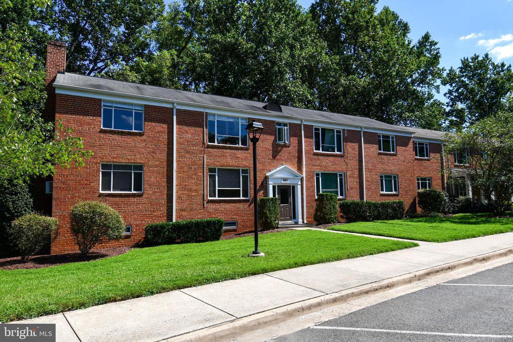 Foto principal - 10311 Montrose Ave